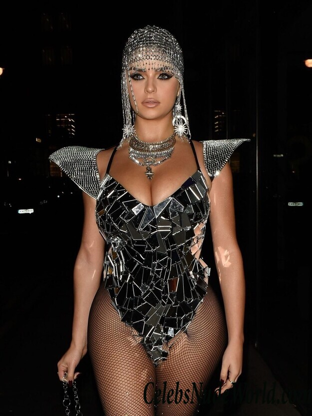 Demi Rose Cleavage 69486