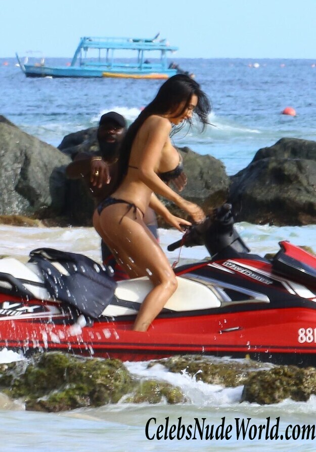 Massive Tits (Feat. Chole Khan) 69775