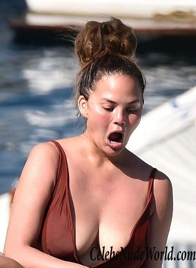 Chrissy Teigen Pokies 70052