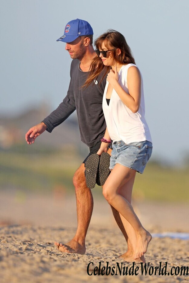 Gwyneth Paltrow & Dakota Johnson Sexy 70076