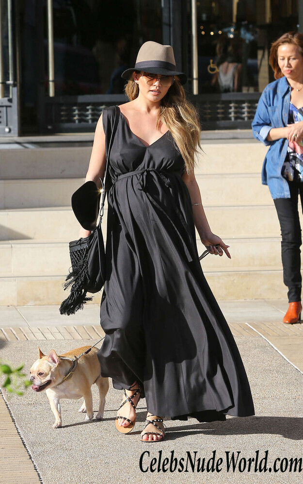 Pokies pics of Chrissy Teigen 70472