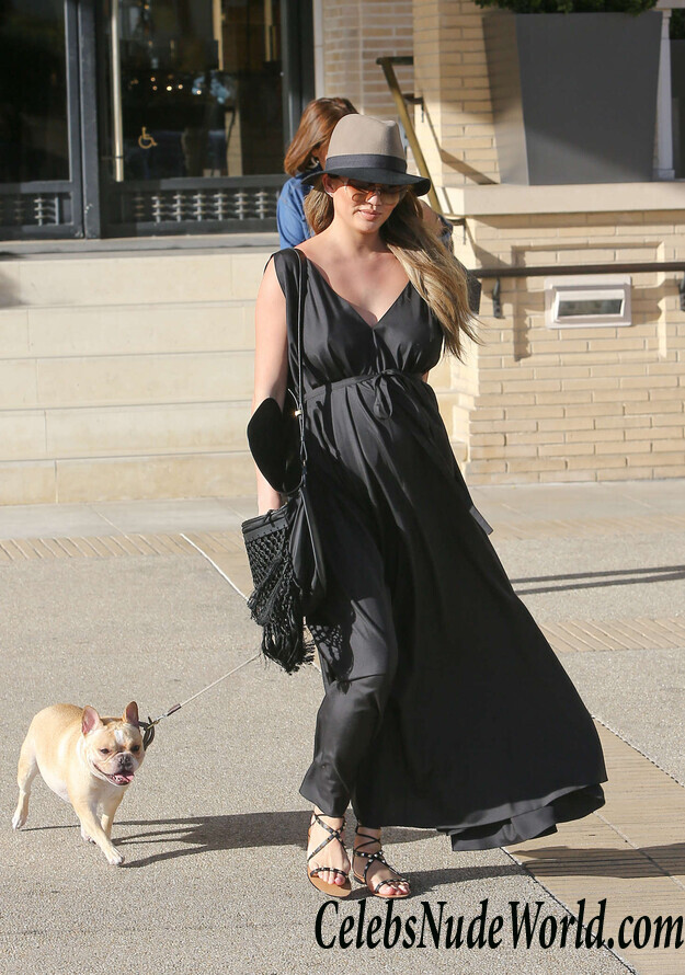 Pokies pics of Chrissy Teigen 70473