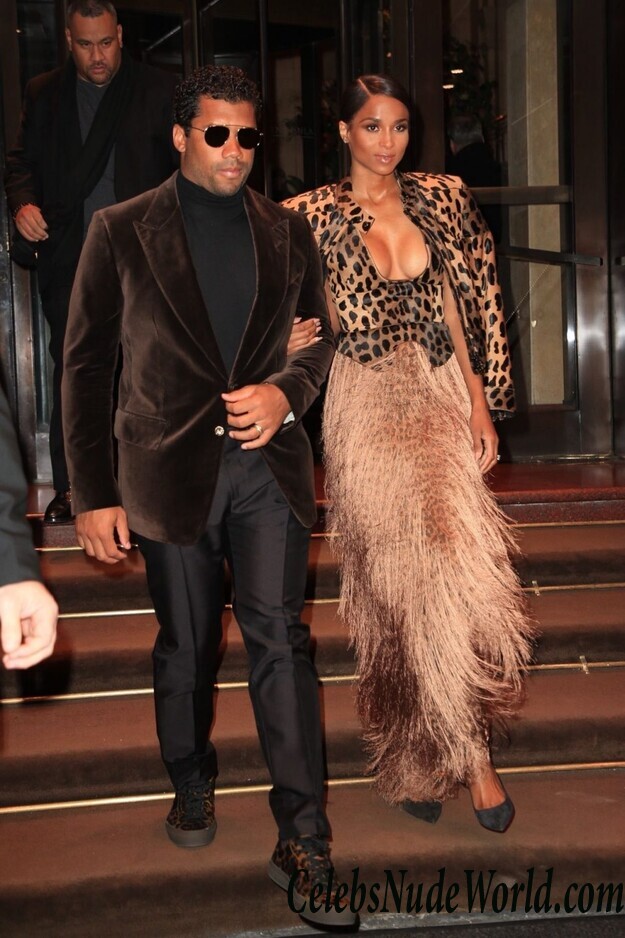 Ciara Cleavage 70475