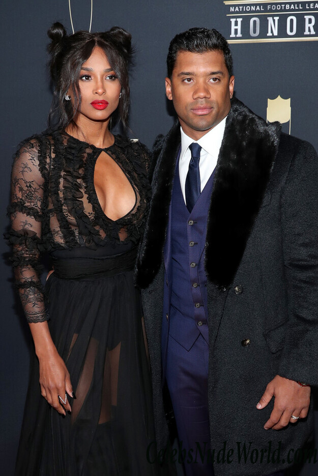 Ciara Cleavage 70476