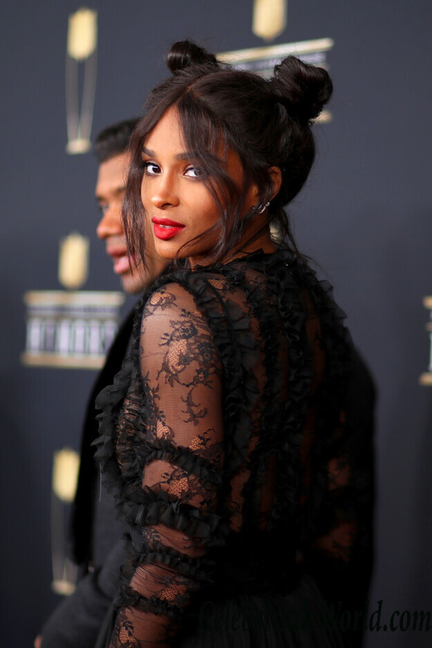 Ciara Cleavage 70478