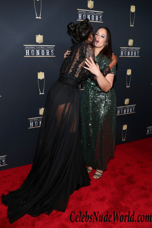 Ciara Cleavage 70480