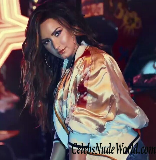 Demi Lovato Sexy 71123