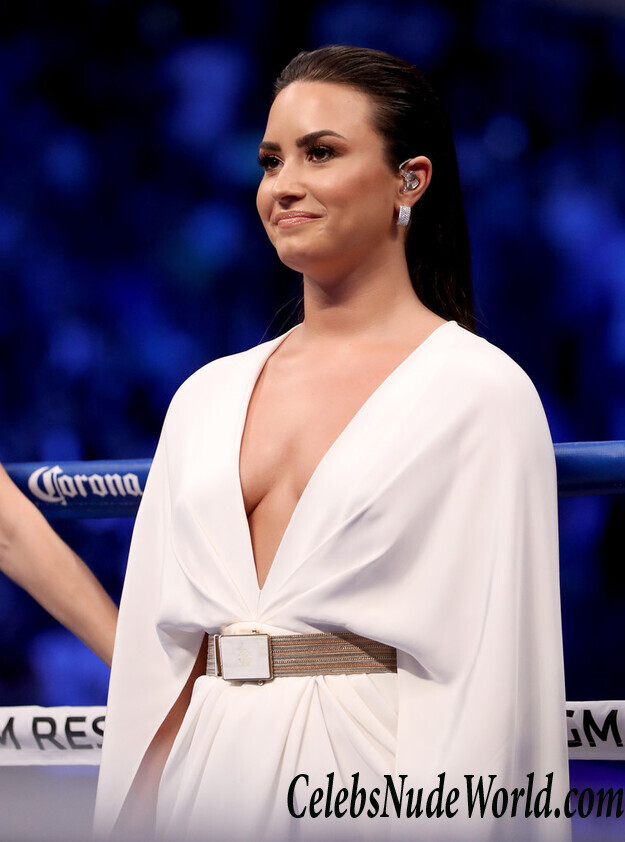 Demi Lovato Sexy 71124