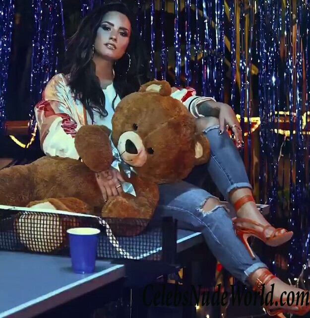 Demi Lovato Sexy 71129