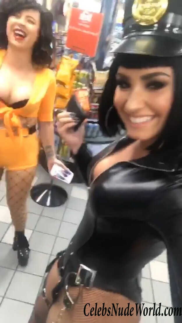 Demi Lovato Sexy 71158