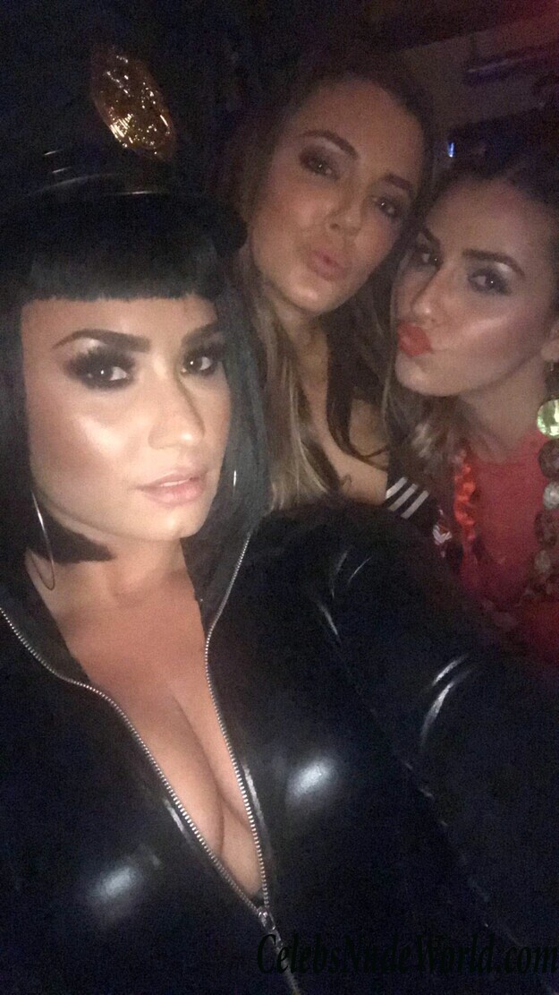 Demi Lovato Sexy 71159