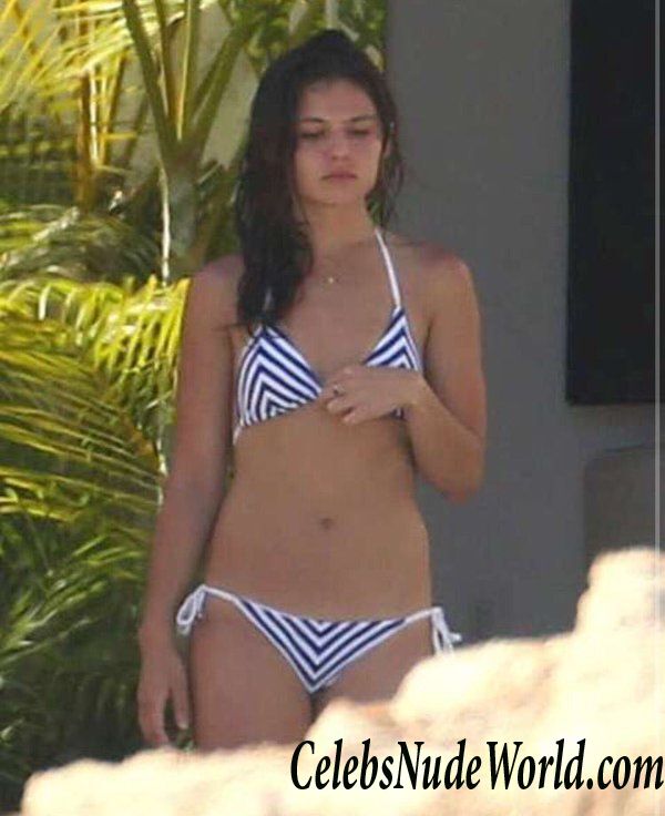 Sexy Photos of Danielle Campbell 72154