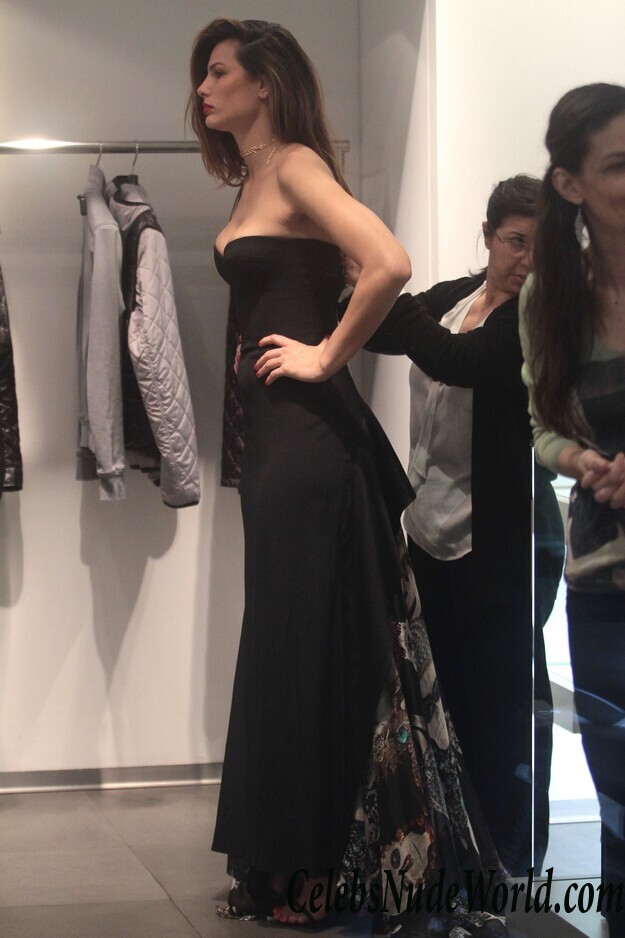 Dayane Mello And Her Beautiful Backless Dress 72285