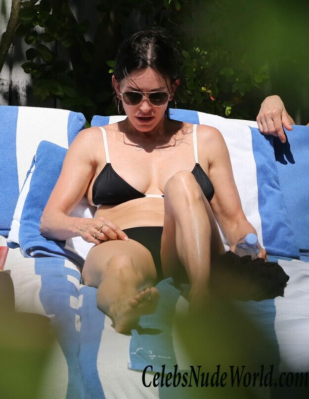 Courteney Cox Looks Totally Sexy At 52 72330