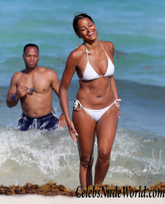 Claudia Jordan in a Bikini 72404