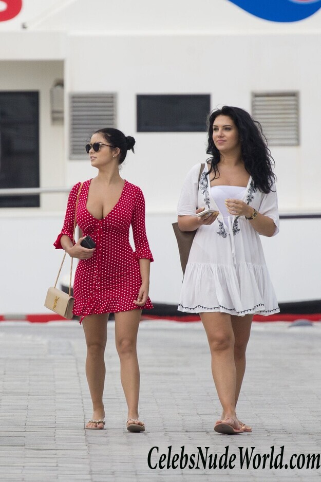 Demi Rose Upskirt 72520