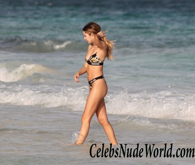 Delilah Belle Hamlin Bikini 72577