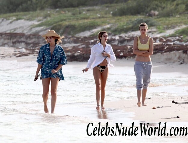 Delilah Belle Hamlin Bikini 72603