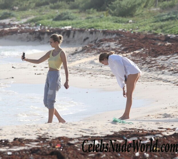 Delilah Belle Hamlin Bikini 72610