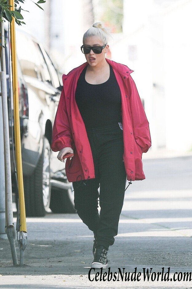 Christina Aguilera Braless 72796