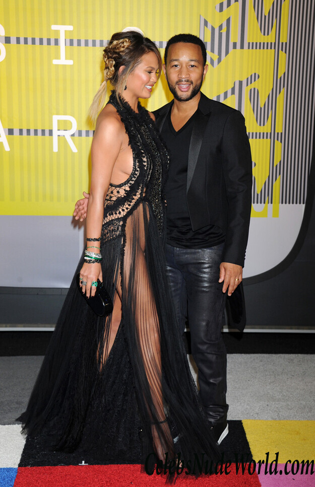 Chrissy Teigen pantyless photos 73724