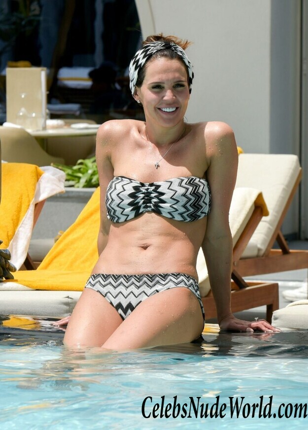 Danielle Lloyd Bikini 74117