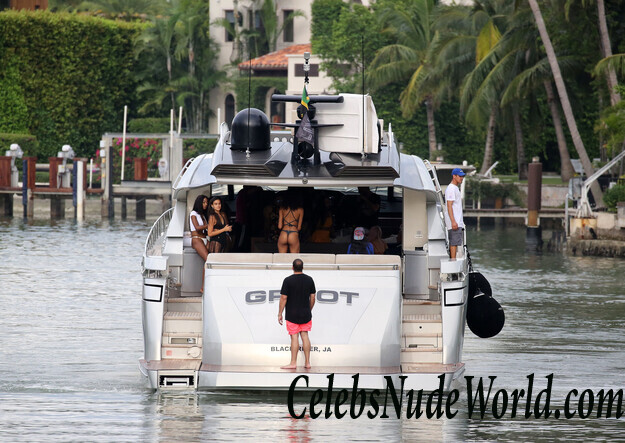 Cindy Bruna Bikini 74994