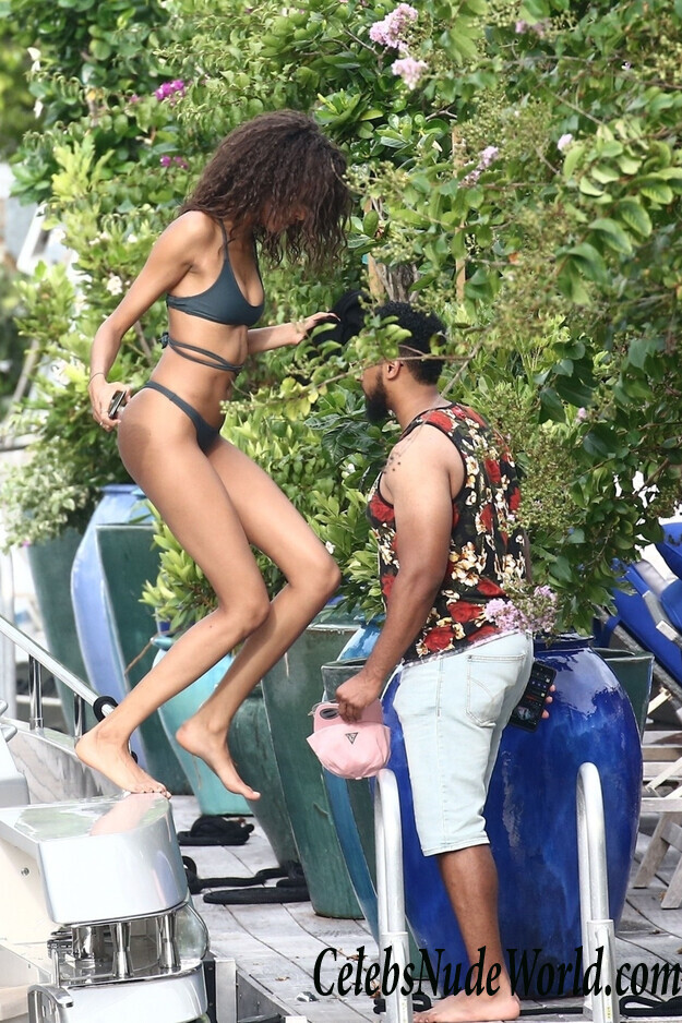 Cindy Bruna Bikini 74995