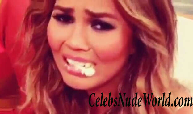 Chrissy Teigen sexy photo 75179