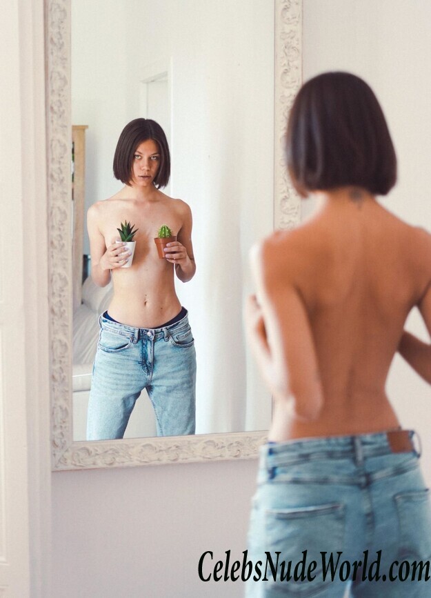 Clementina Aliberti Topless 75216