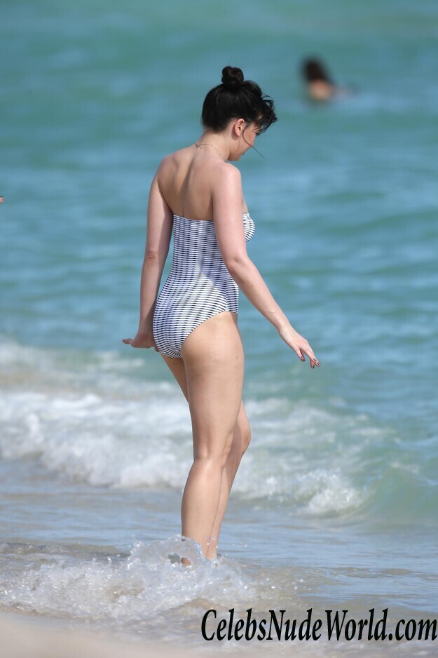 Daisy Lowe Sexy Photos 75420