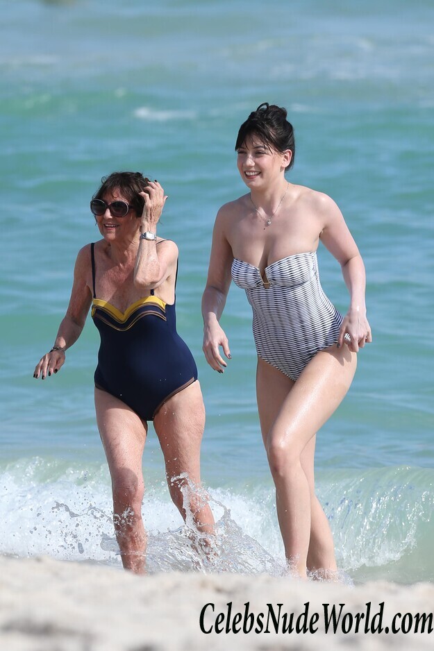 Daisy Lowe Sexy Photos 75421