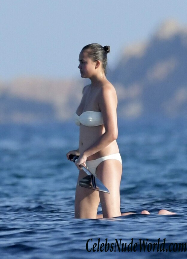 Chrissy Teigen Sexy 75490