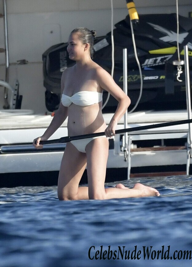 Chrissy Teigen Sexy 75499