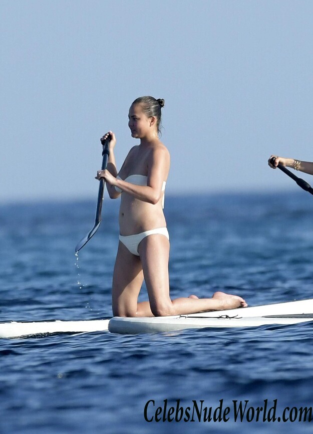 Chrissy Teigen Sexy 75500