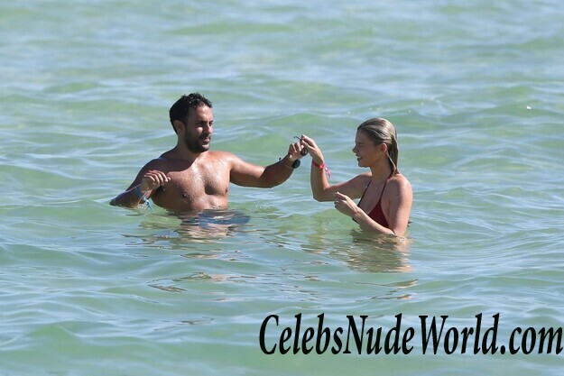 Danielle Knudson Bikini 75603