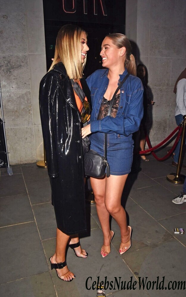 Demi Sims & Chloe Ross Sexy 75919