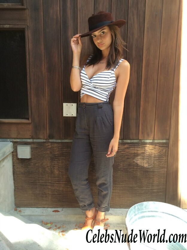 Emily Ratajkowski New Leaked Pics (170 PHOTOS) 76517