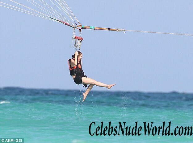 Diane Lane's Recent Bikini Pictures 76581