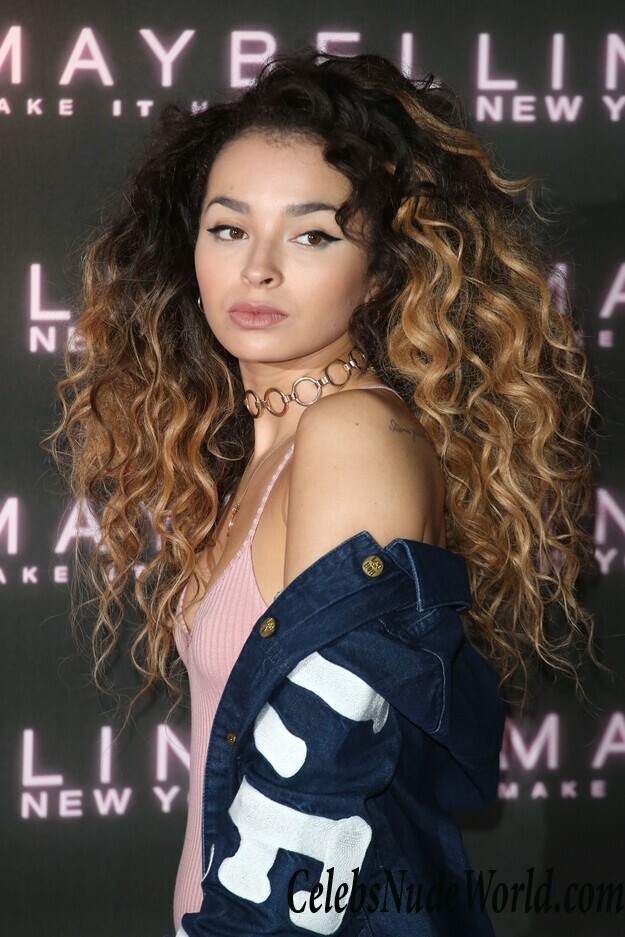 Ella Eyre Braless Photos 76804