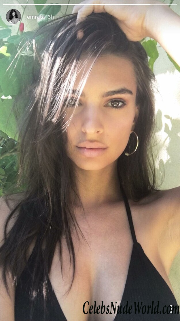 Sexy Photos of Emily Ratajkowski 77014