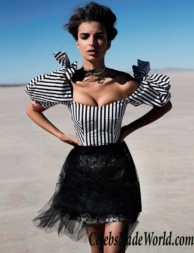 Sexy Photos of Emily Ratajkowski 77045