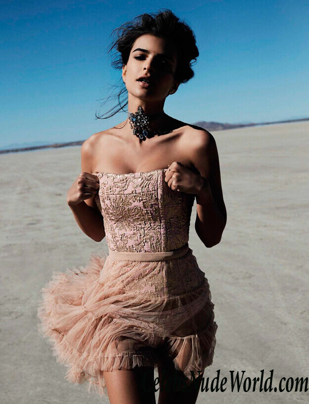 Sexy Photos of Emily Ratajkowski 77049