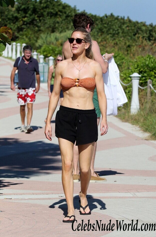 Ellie Goulding Sexy 77059