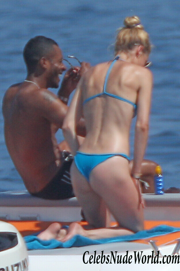 Bikini pics of Doutzen Kroe 77463