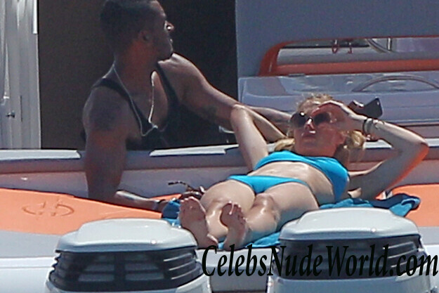 Bikini pics of Doutzen Kroe 77464