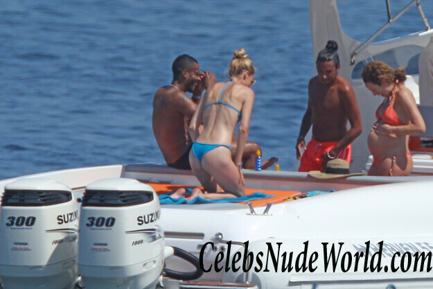 Bikini pics of Doutzen Kroe 77465