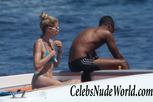 Bikini pics of Doutzen Kroe 77467