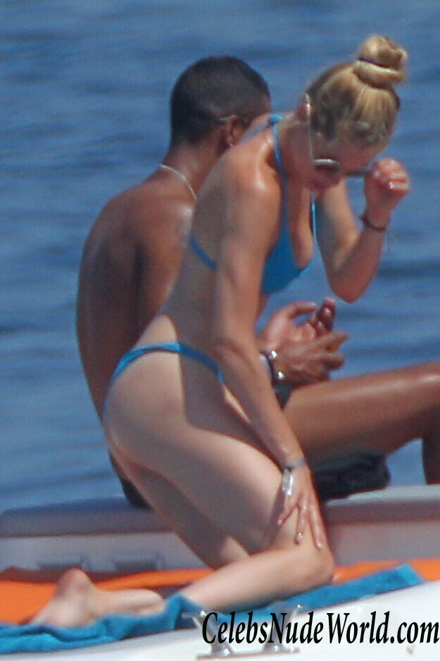 Bikini pics of Doutzen Kroe 77473