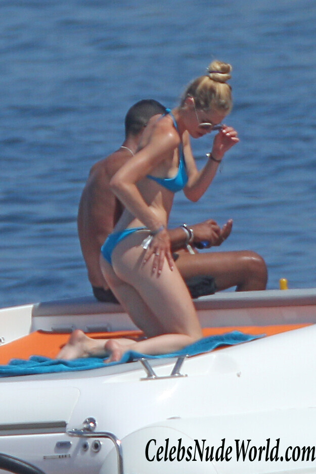 Bikini pics of Doutzen Kroe 77474